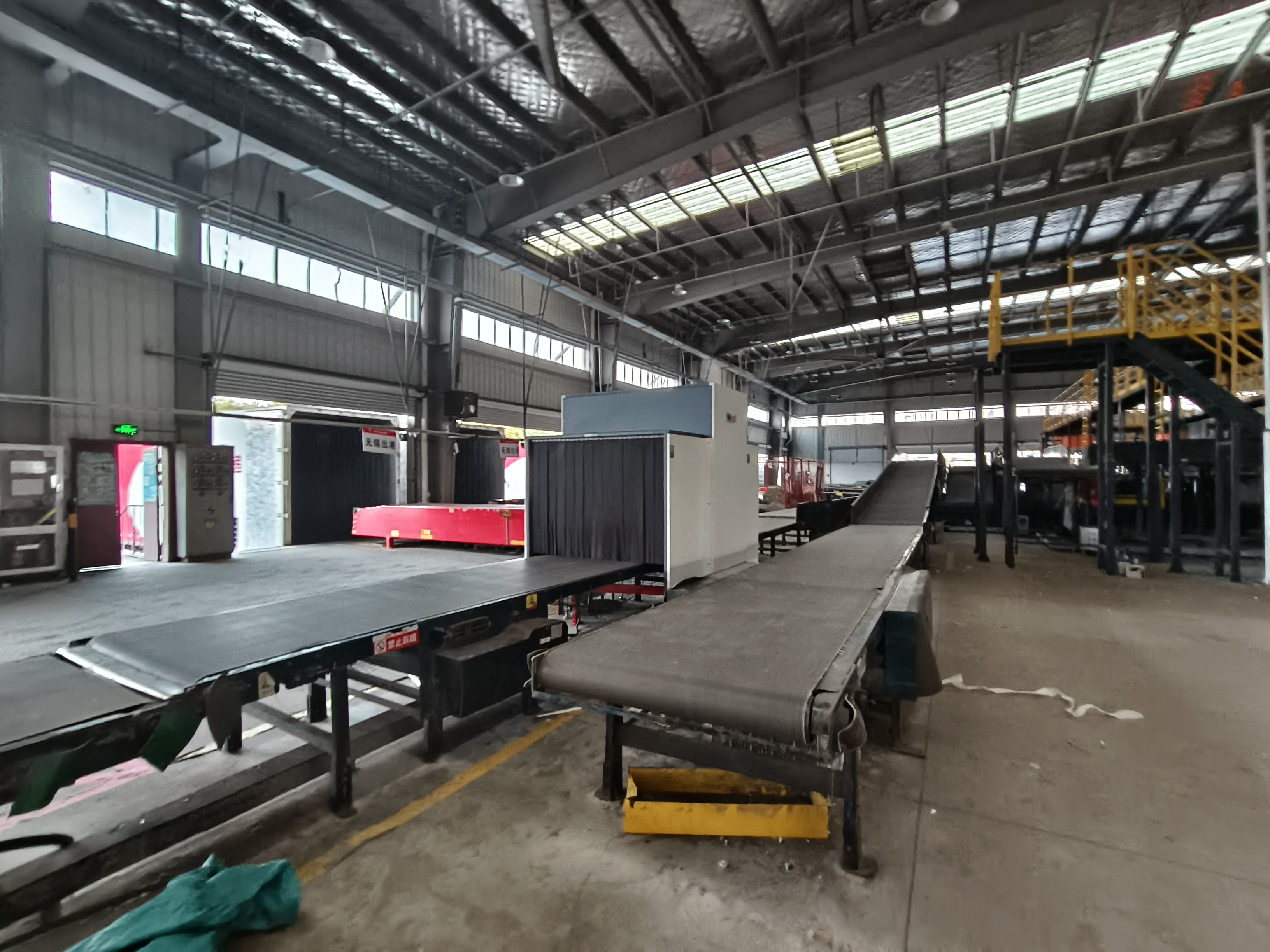 x-ray baggage scanner _202502111103088