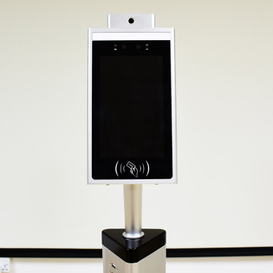 顔認識付き赤外線温度計タブレット